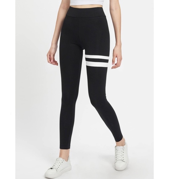 Asymmetric Striped Leggings - Picture 3 of 10